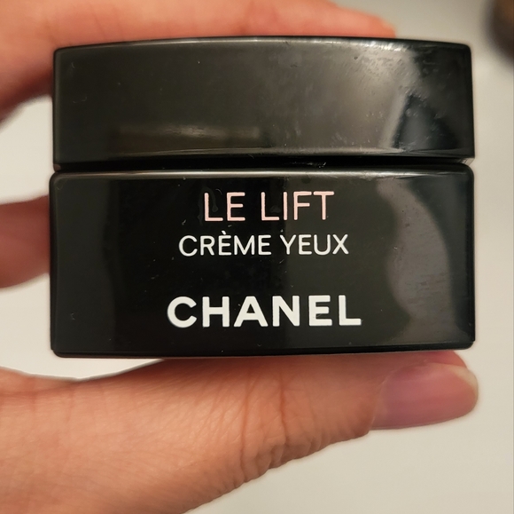 CHANEL Other - Chanel le lit creme yeux
